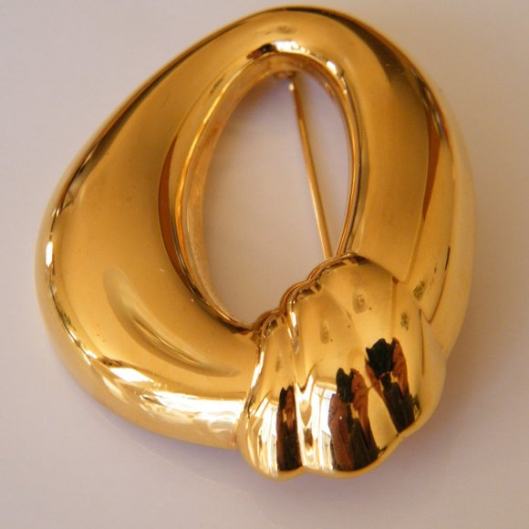 Beautiful Monet Brooch Signed Gold Plated - Picture 1 of 7
